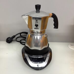 Электрическая гейзерная кофеварка Bialetti Moka Timer на 3 чашки